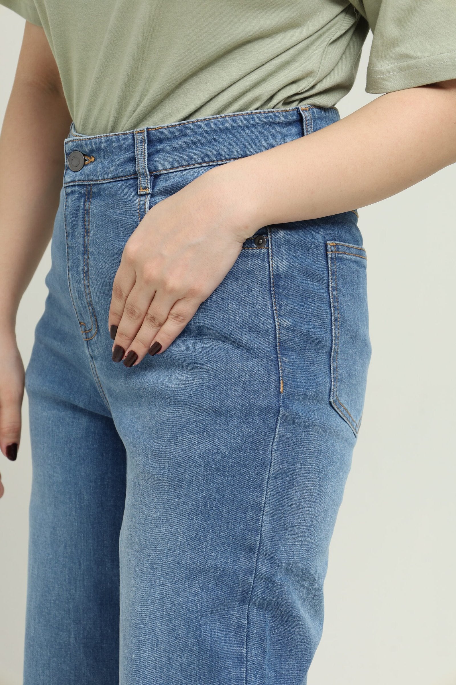 WOMEN’S DENIM JEANS
